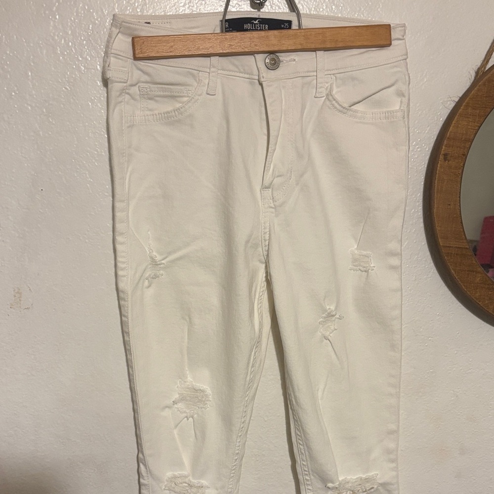 Hollister Women's Off-White Cropped Jeans